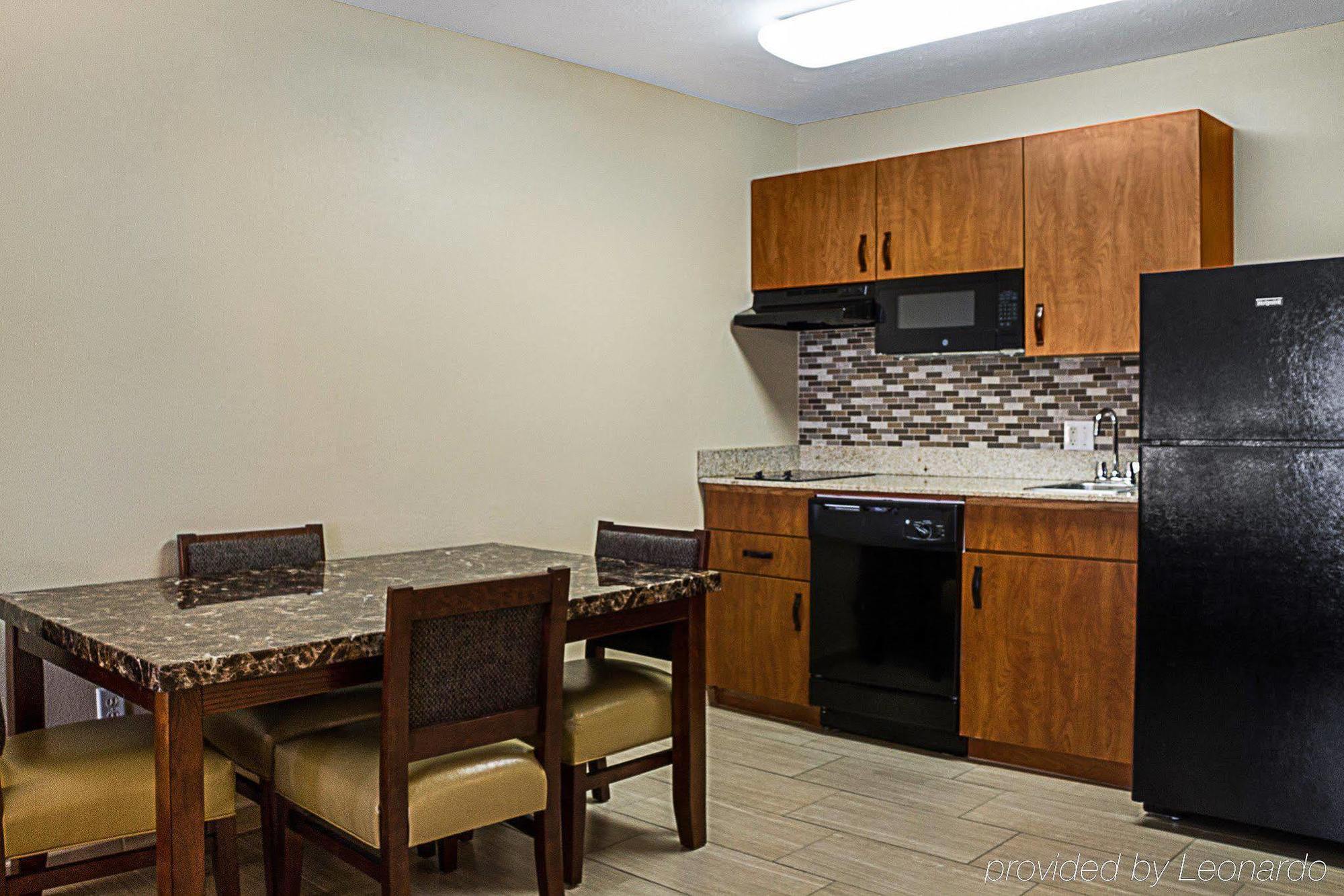 Mainstay Suites Fargo - I-94 Medical Center Екстер'єр фото